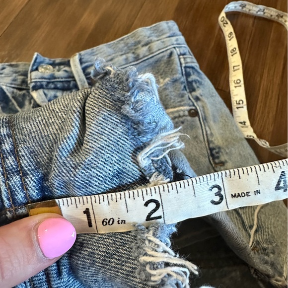 Parker Vintage Cut Off Short in Swapmeet
AGOLDE size 25 Aritzia 
Denim Jeans - Picture 9 of 9